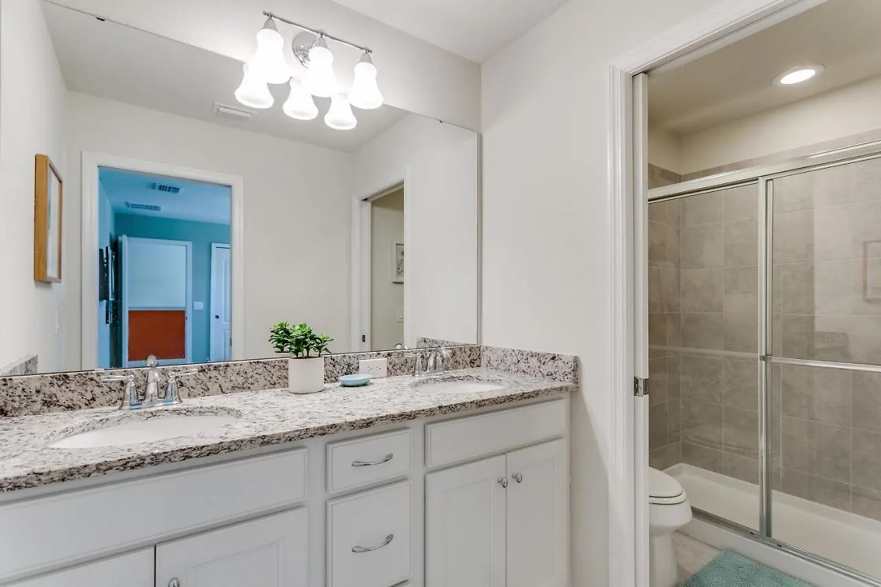 8 Bedroom, 6 Bathroom Upscale Near All The Fun In Villa Kissimmee