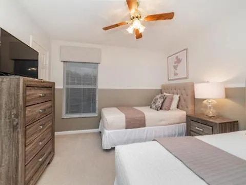 8215 Fan Palm Way Holiday home *