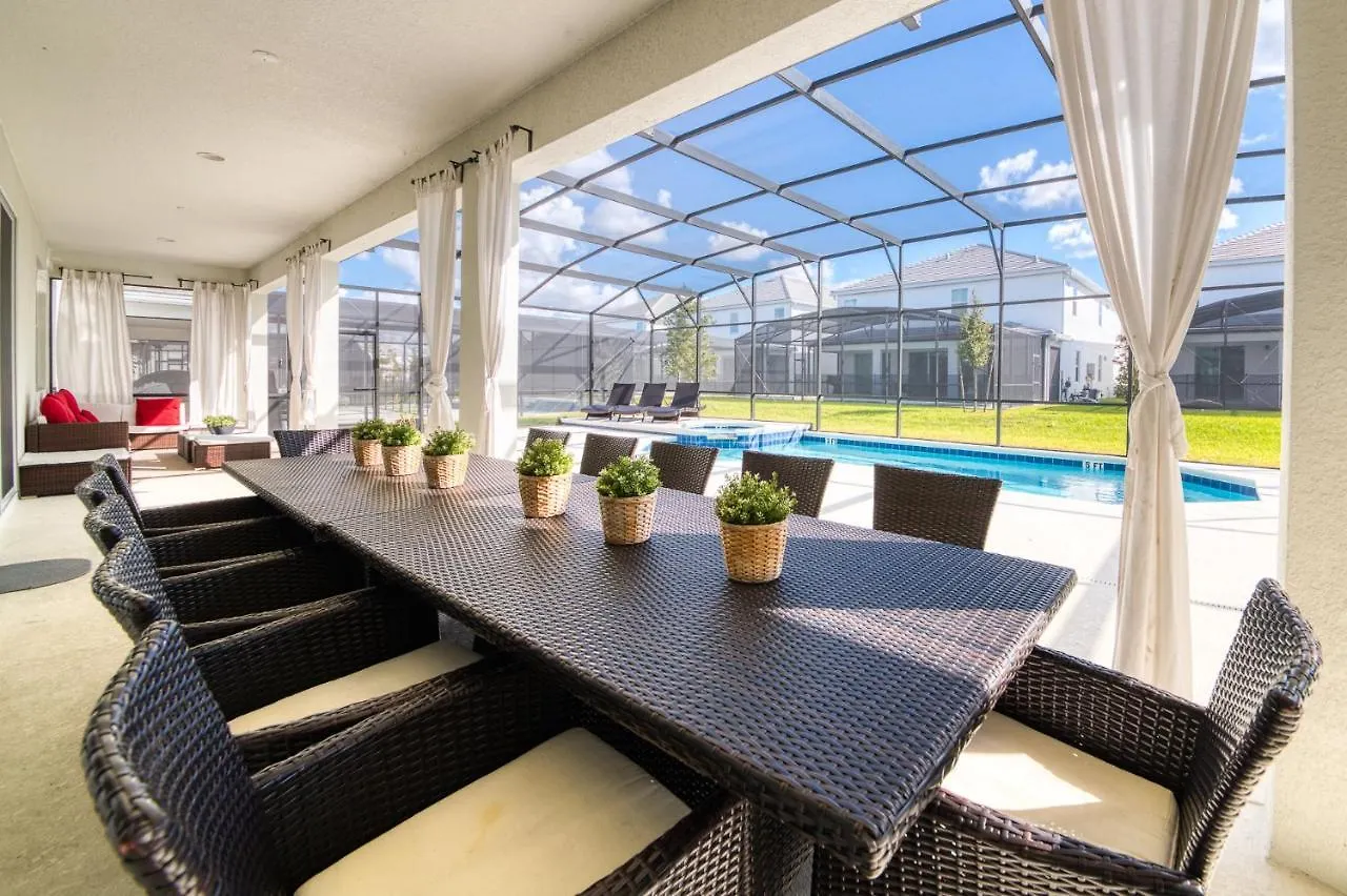 Villa Stunning Near