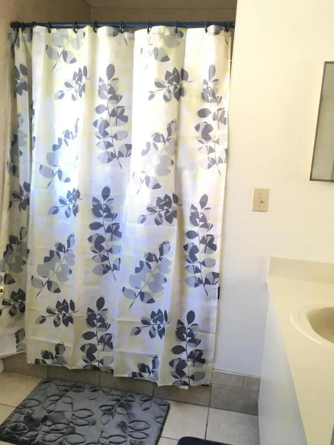 Affordable 3/2 Close To Parks !!! Holiday home