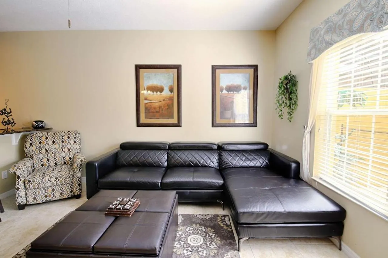 8960 Paradise Palms