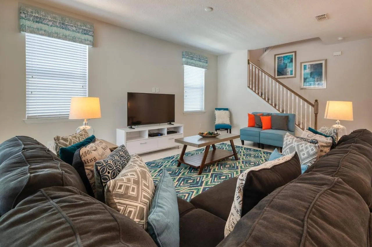 Modern With Private Pool Near