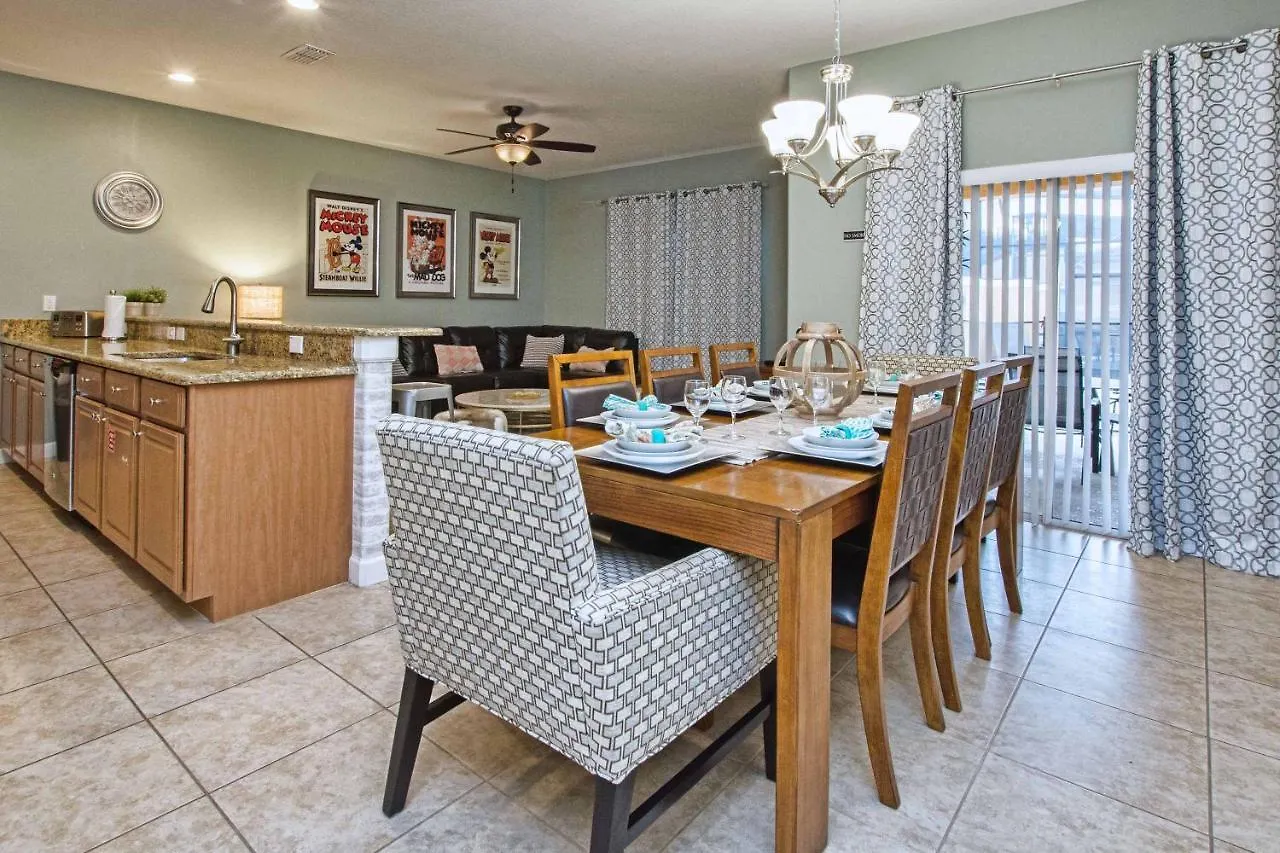 Paradise Palms- 4 Bed Townhome W/splashpool-3250pp Holiday home *