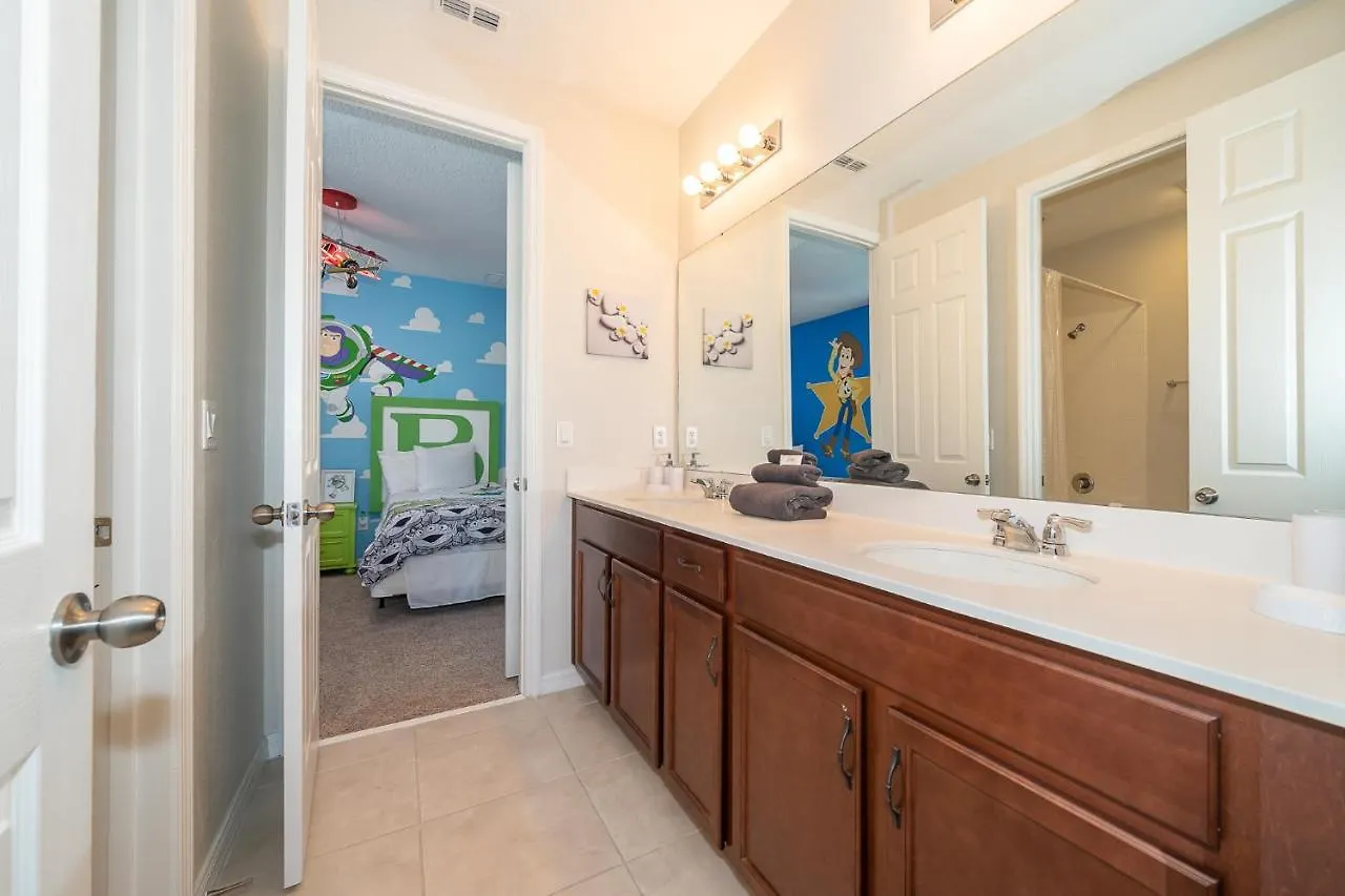 Stunning Home With Game Room And Private Pool Near Disney