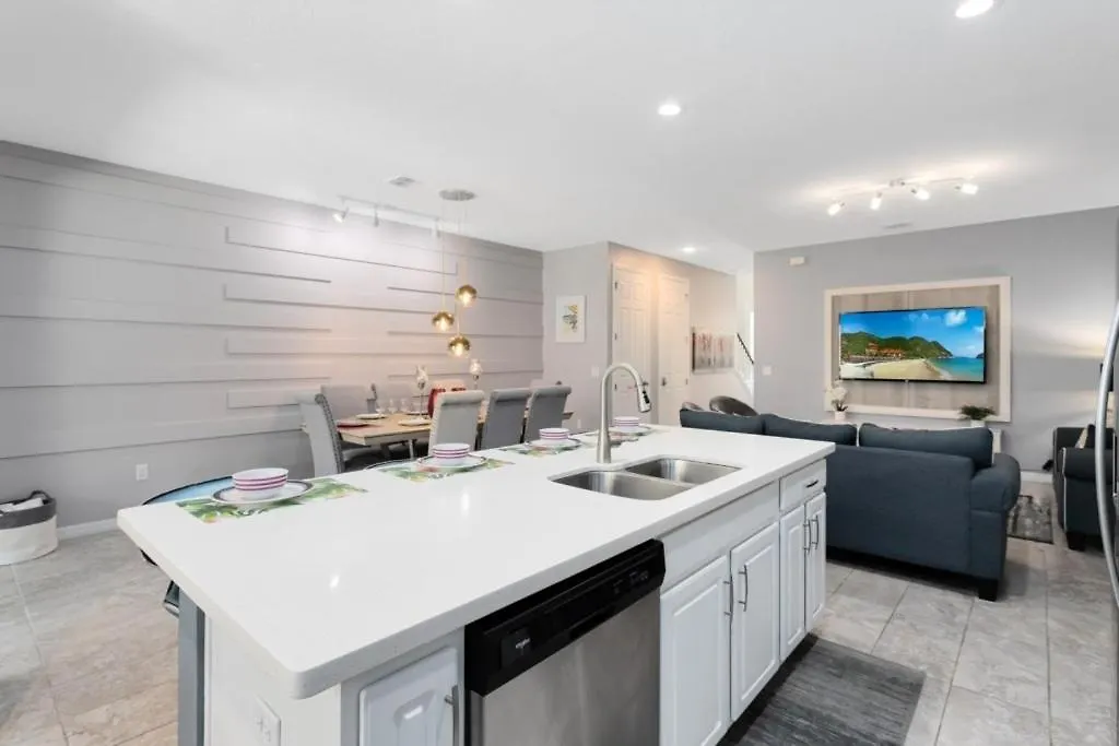 Luxury Town With Splash Pool In Solara Townhouse