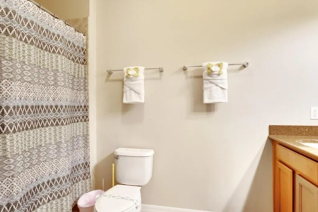 5 Bed 4 Bath Town With South Facing Pool Townhouse Holiday home Kissimmee