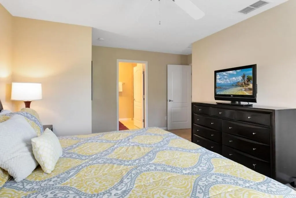 Holiday home 5 Bed 4 Bath Town With South Facing Pool Townhouse *