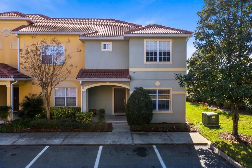 5 Bed 4 Bath Town With South Facing Pool Townhouse