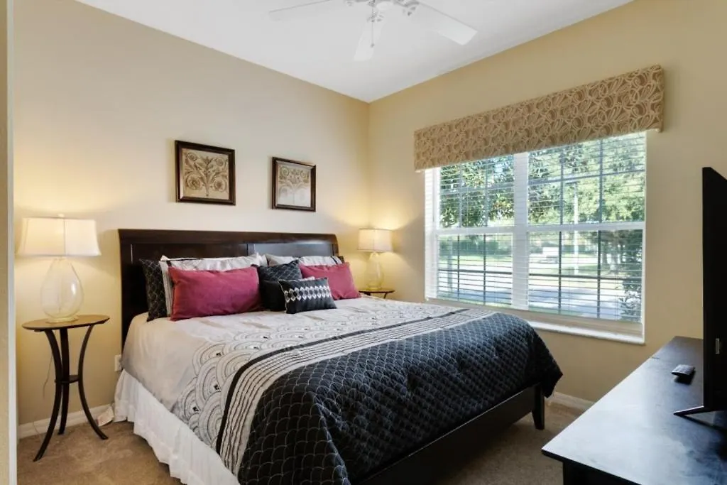 Holiday home 5 Bed 4 Bath Town With South Facing Pool Townhouse *