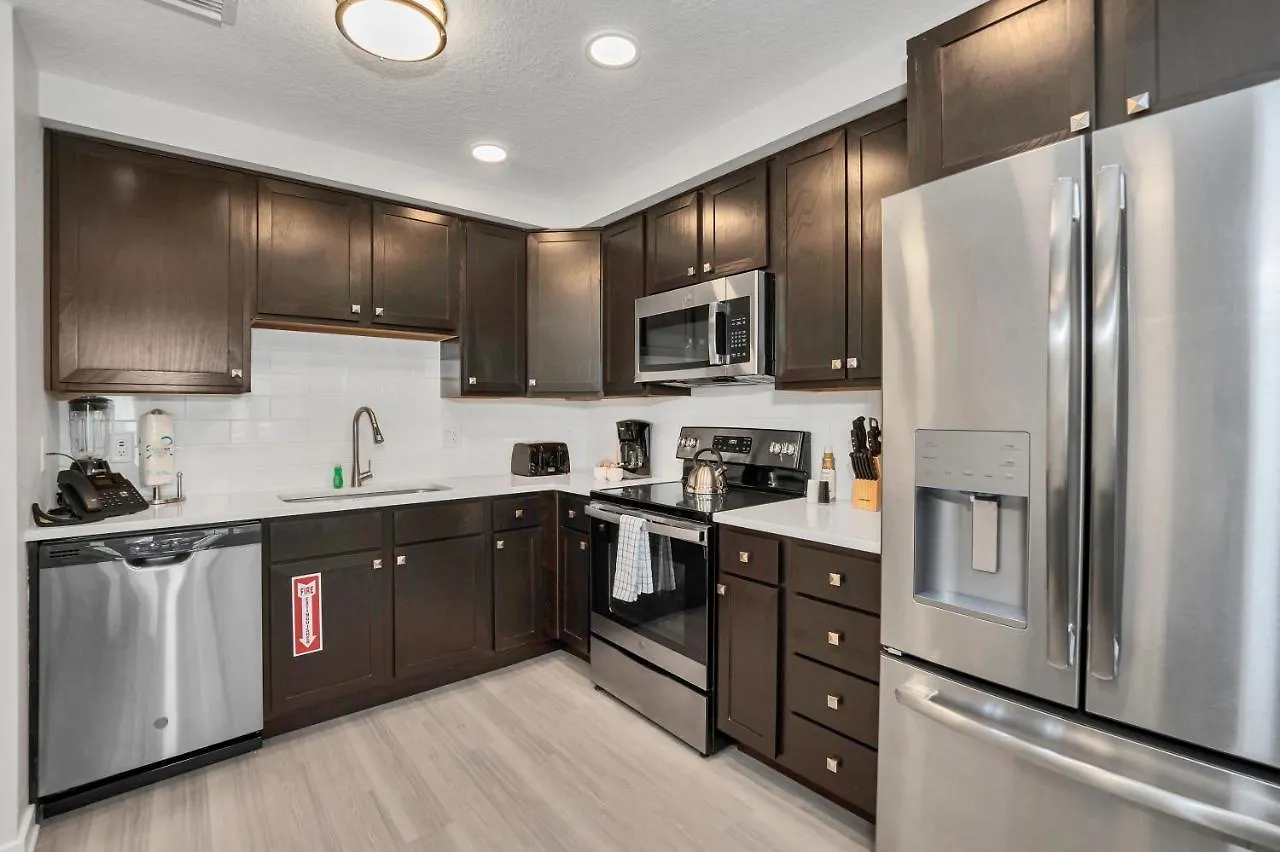 Apartment 4013 Breakview Drive *