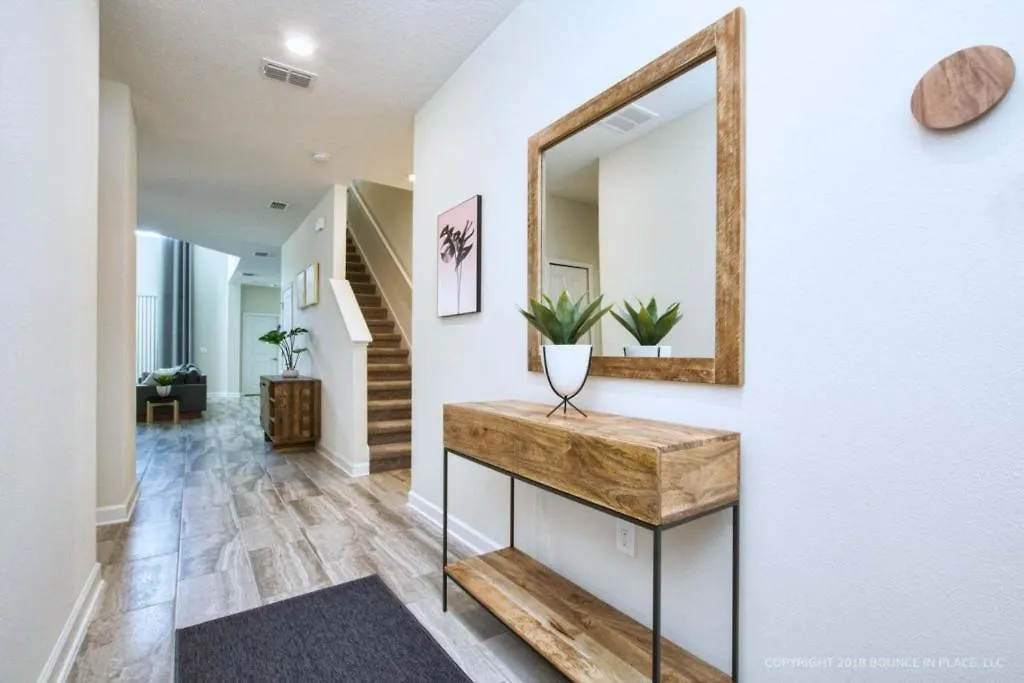 Storey Lake- 5 Bedroom Pool Home- 1666st