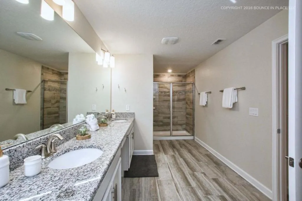 Storey Lake- 5 Bedroom Pool Home- 1666st بيت للعطل *