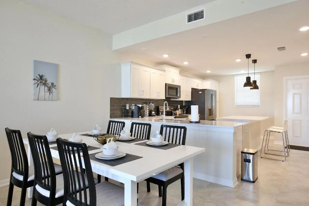 Apartment Beautiful In Lux Storey Community 10 Miles To Disney!
