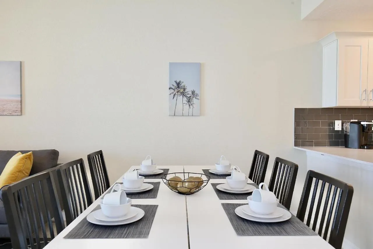 Beautiful In Lux Storey Community 10 Miles To Disney!