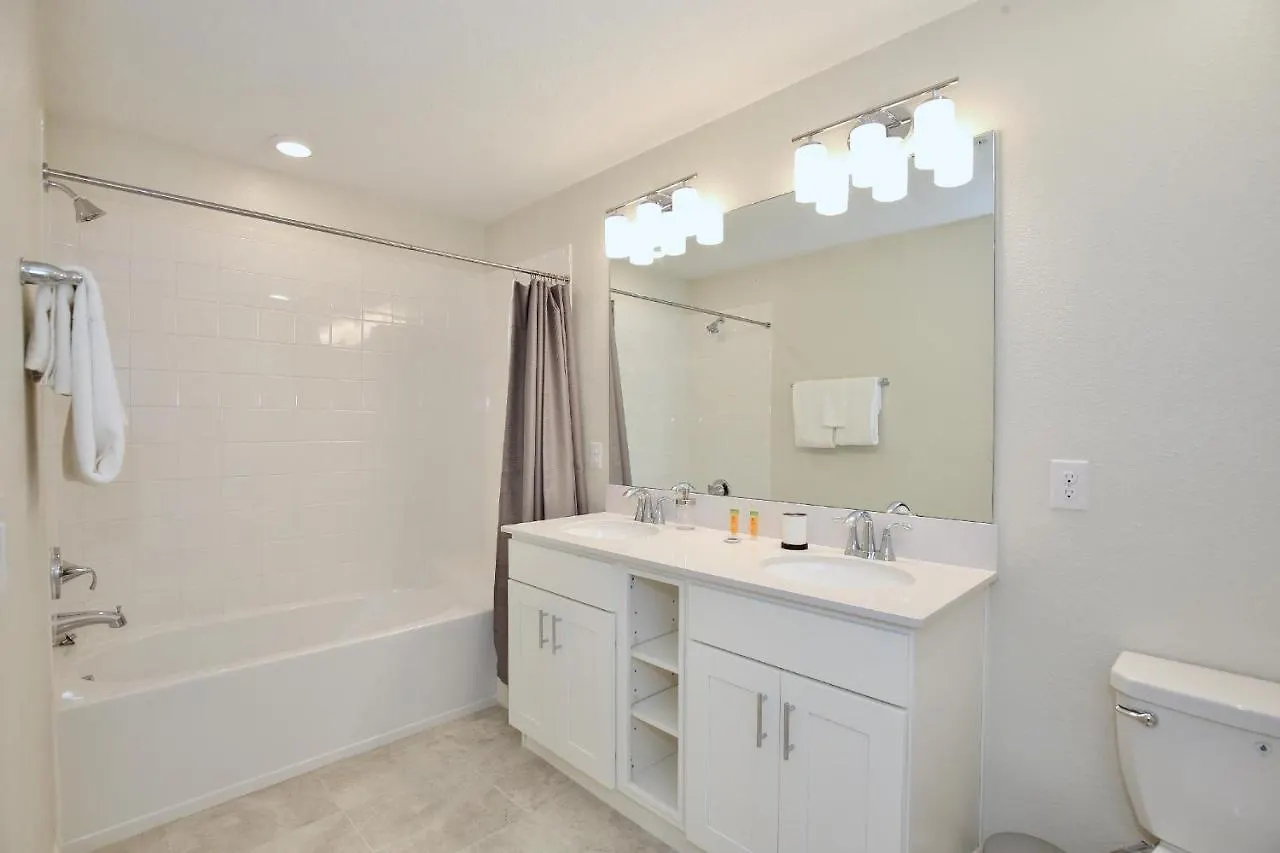 Apartment Beautiful In Lux Storey Community 10 Miles To Disney! Kissimmee