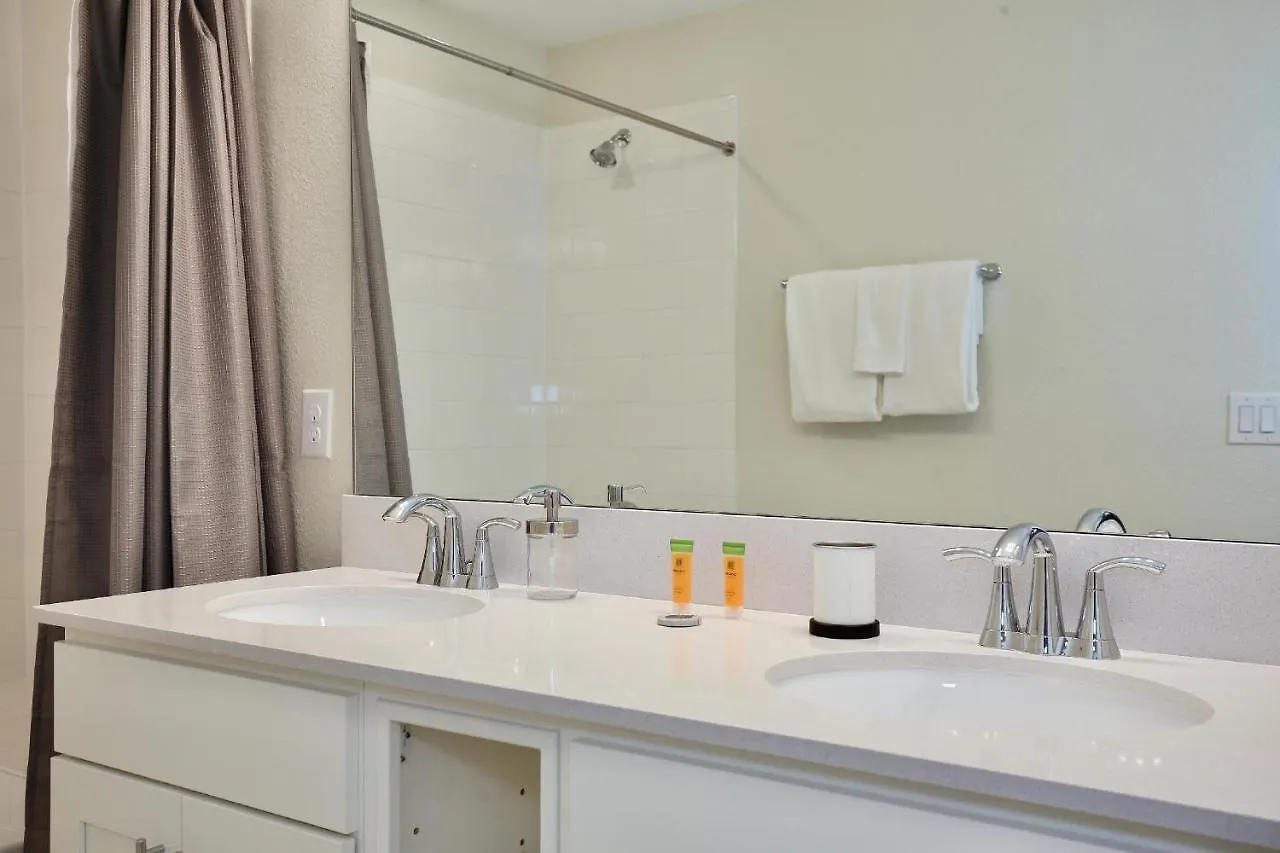 Apartment Beautiful In Lux Storey Community 10 Miles To Disney! Kissimmee
