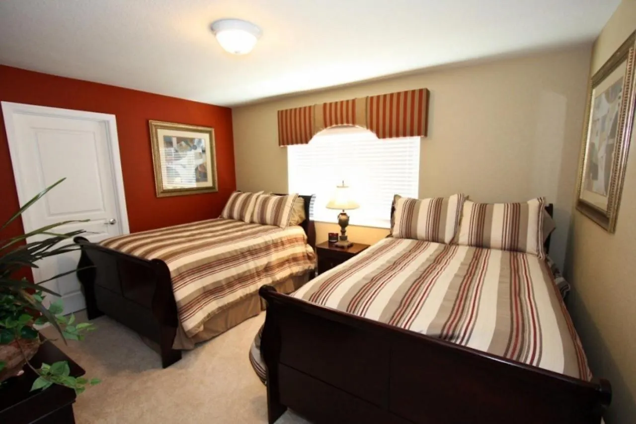 Stunning 6 Bedroom 4 Bath With Private South Facing Pool *