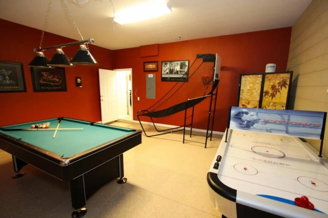 Stunning 6 Bedroom 4 Bath With Private South Facing Pool *