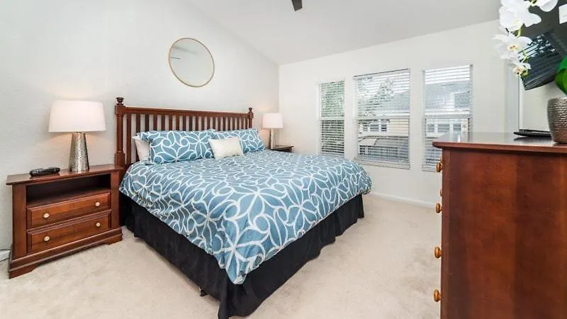 Stunning Windsor Hills 3 Bedroom 3 Bath Townhome With Splash Pool *