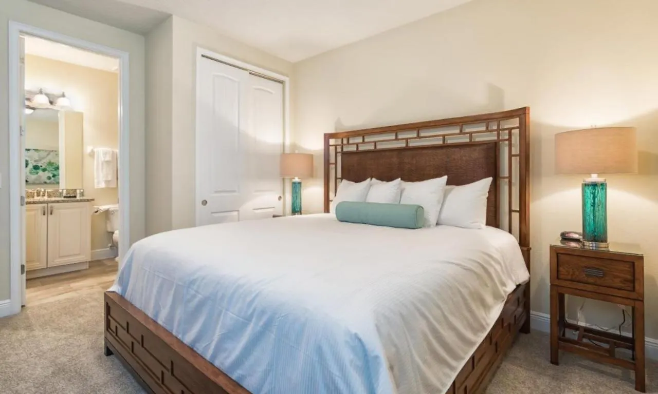 Spacious 13 Bdrm Oasis With Large Pool And Deck At Reunion Semesterbostad Kissimmee