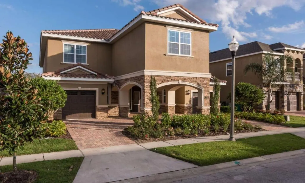 Spacious 13 Bdrm Oasis With Large Pool And Deck At Reunion Semesterbostad Kissimmee