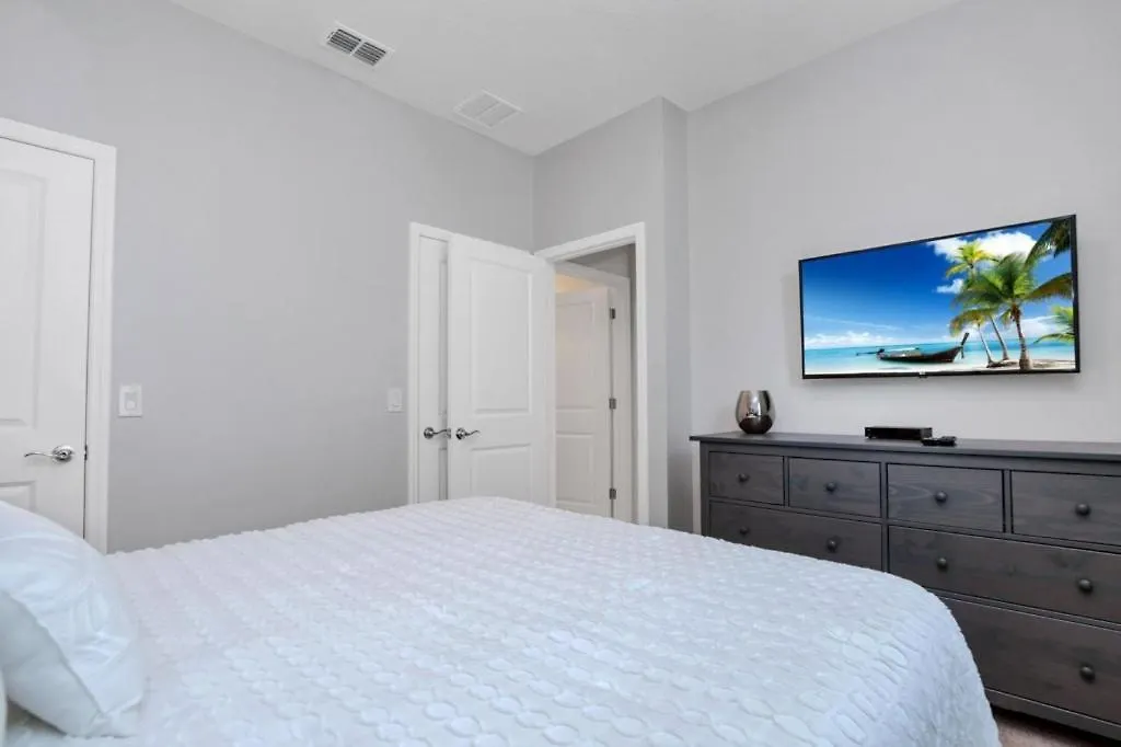 5 Bed With Fantastic Game In Fun Resort! Townhouse