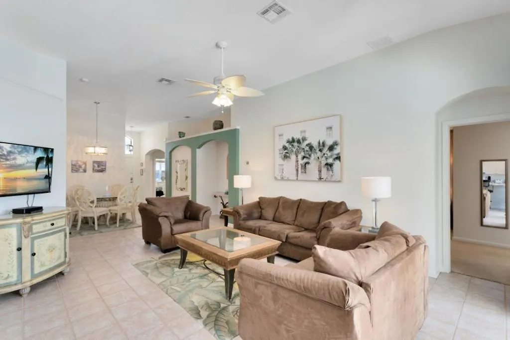 4 Bedroom 3 Bath South Facing Pool וילה