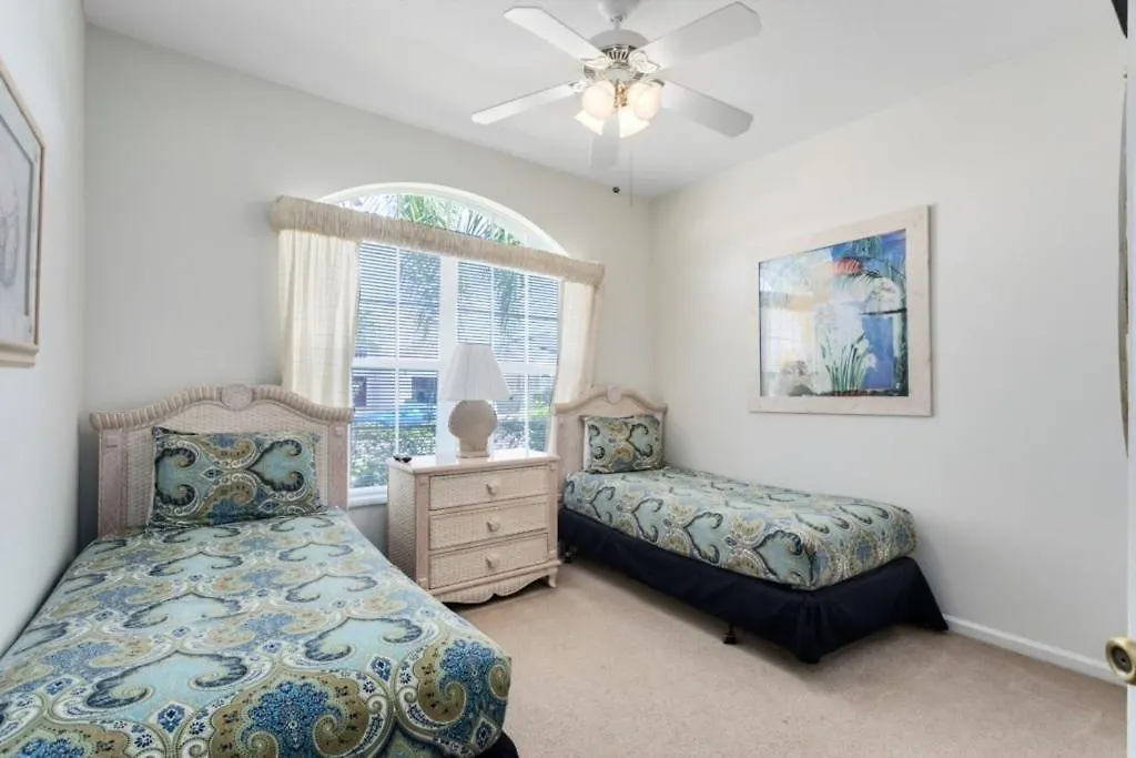 4 Bedroom 3 Bath South Facing Pool וילה *