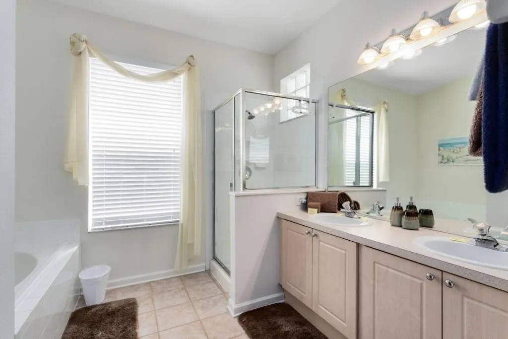 4 Bedroom 3 Bath South Facing Pool וילה
