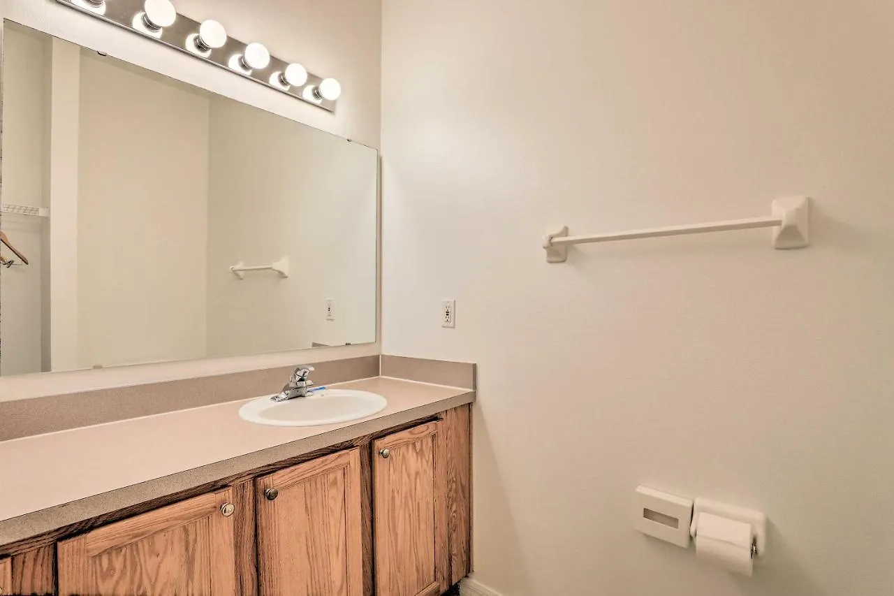 Townhome With Balcony, 7 Miles To Disney! *