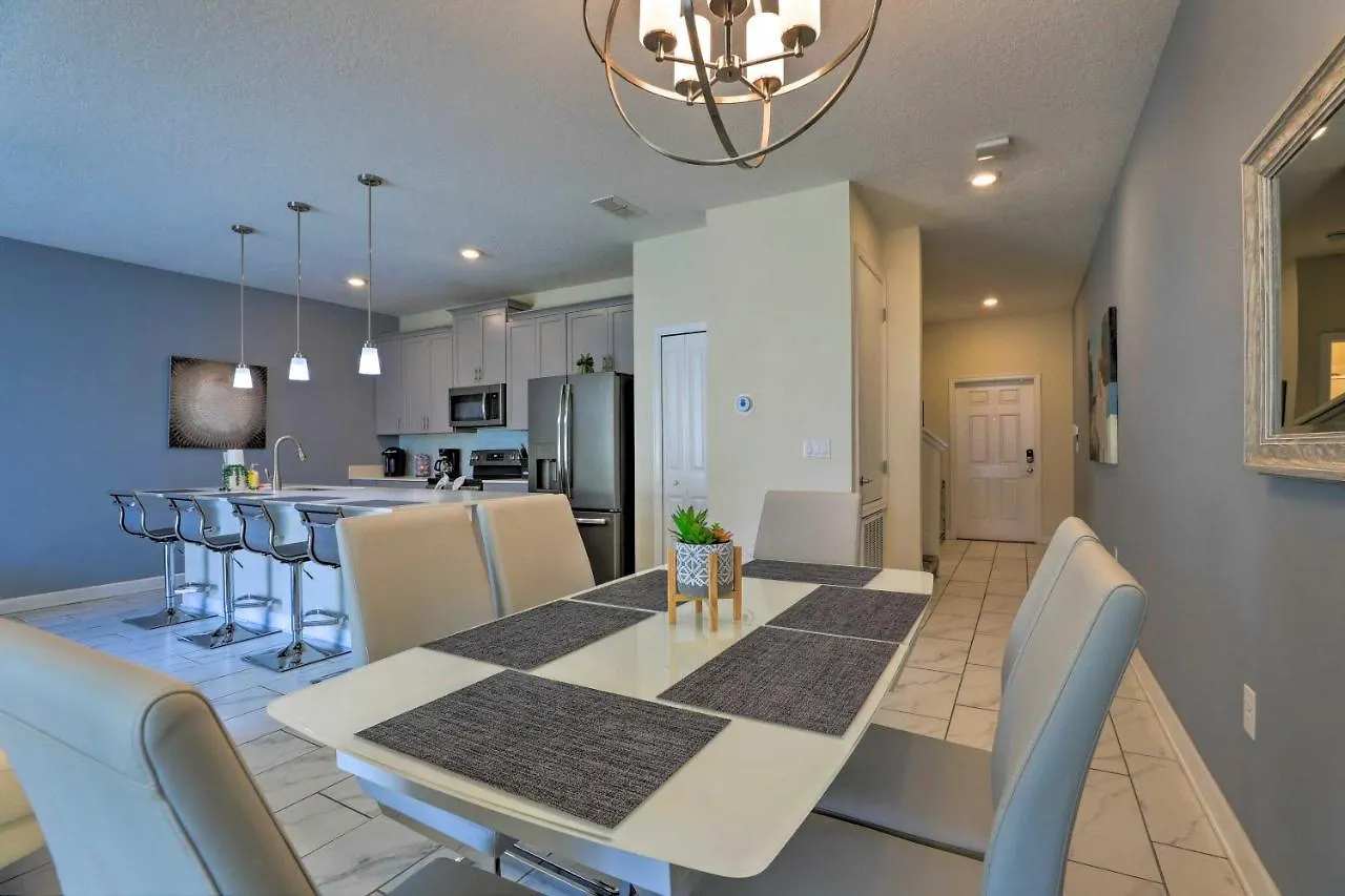Chic Townhome, 5 Mi To World! * Kissimmee