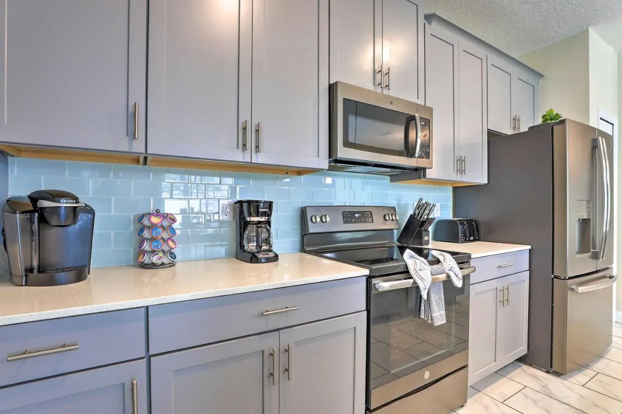 Chic Townhome, 5 Mi To World! * Kissimmee
