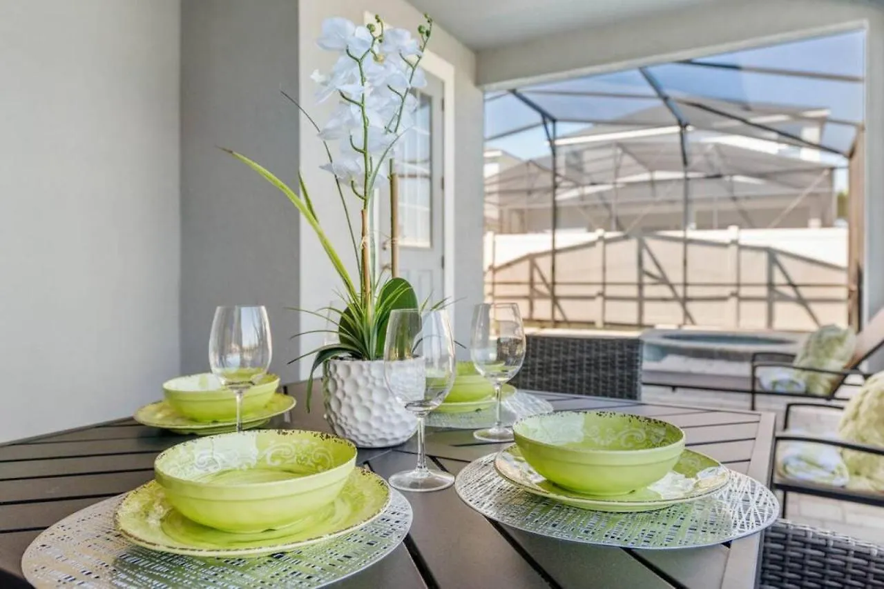 Modern Solara With Pool, 7bd Kissimmee