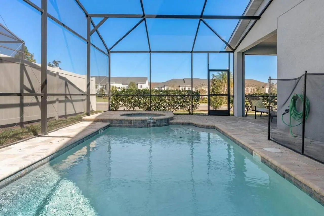 Modern Solara With Pool, 7bd Willa