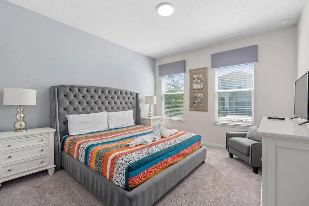 Modern Solara With Pool, 7bd Willa