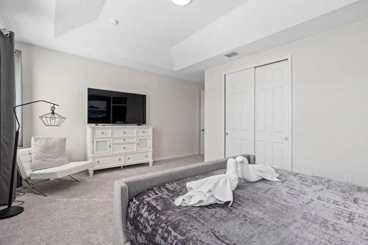 Modern Solara With Pool, 7bd Willa