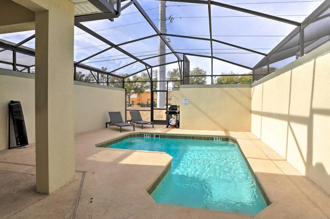 Chic Townhome, 5 Mi To World! Holiday home Kissimmee