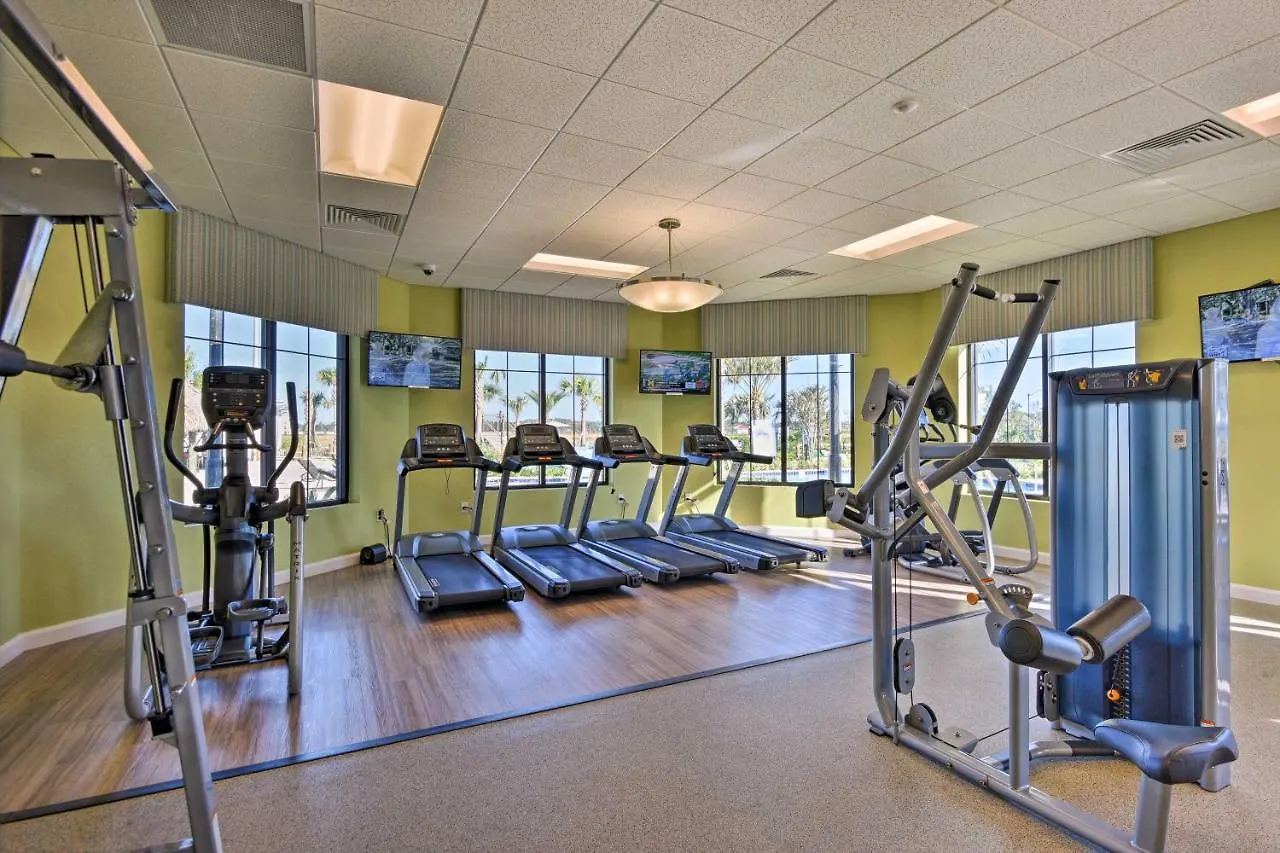 Chic Townhome, 5 Mi To World! Holiday home
