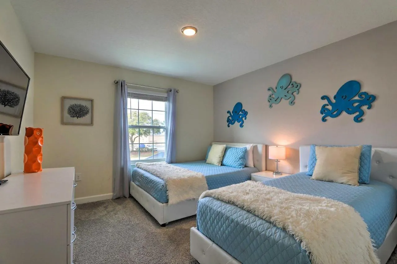 Chic Townhome, 5 Mi To World! Holiday home Kissimmee