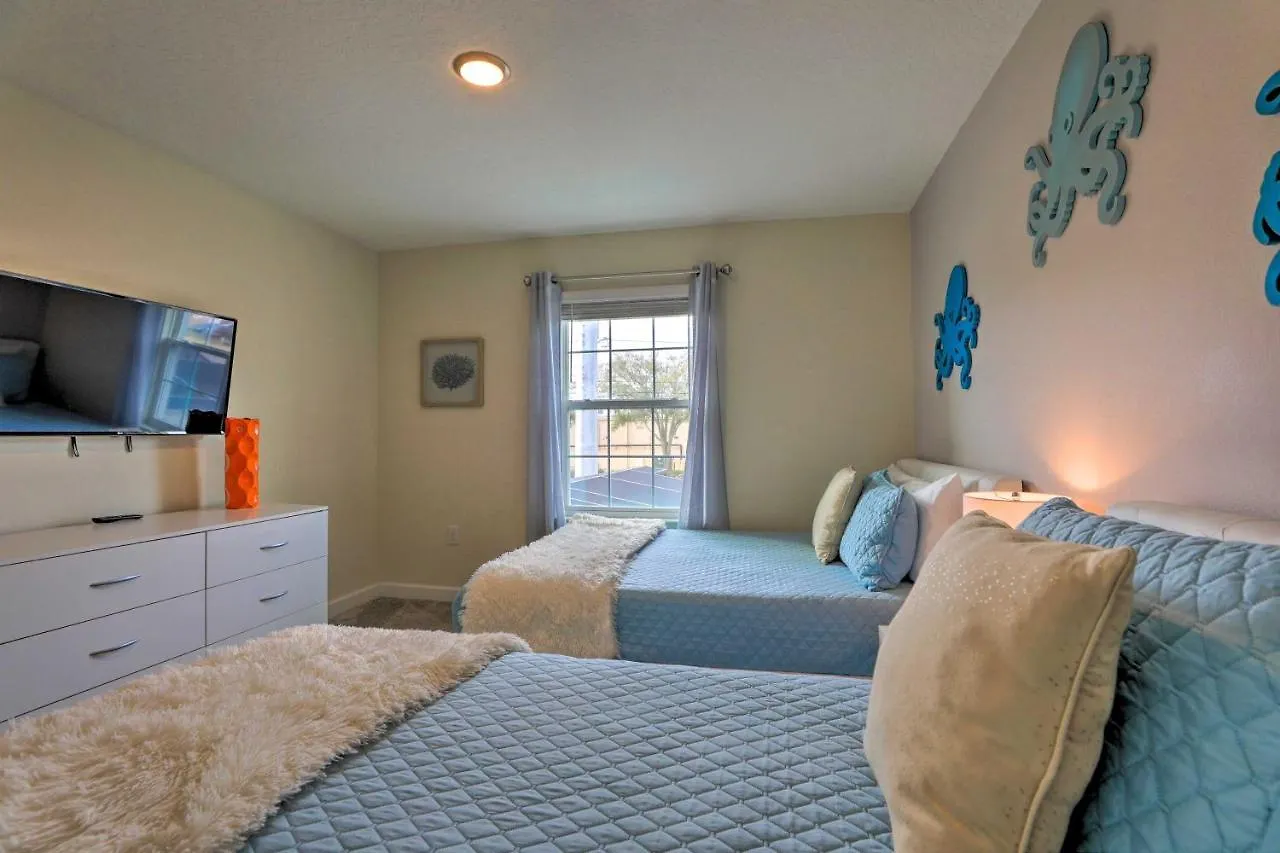 Holiday home Chic Townhome, 5 Mi To World! *