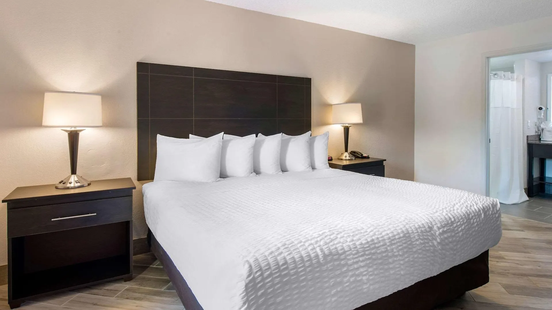 Clarion & Kissimmee-lake Buena Vista South Hotel