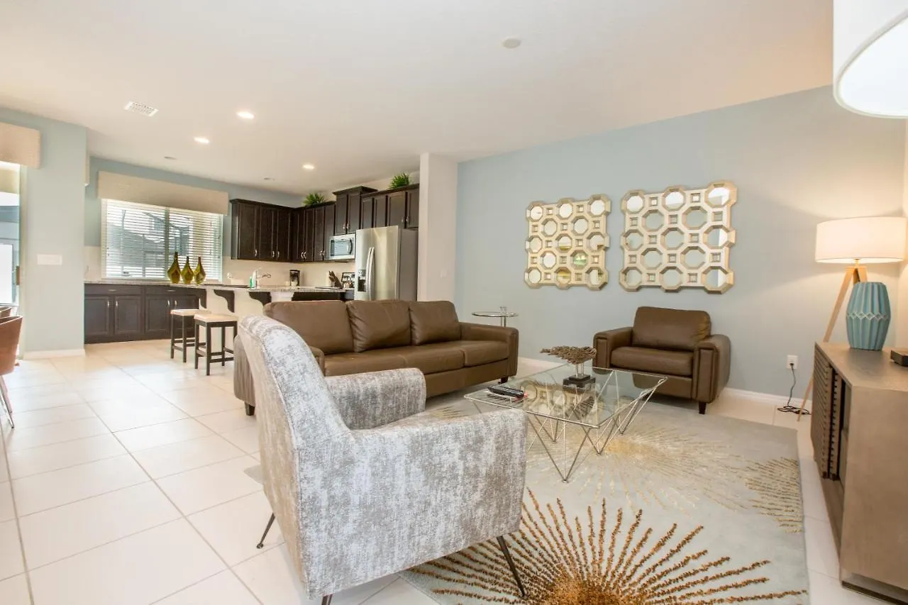 Beautiful Furnished Townhome W Private Pool Сasa de vacaciones