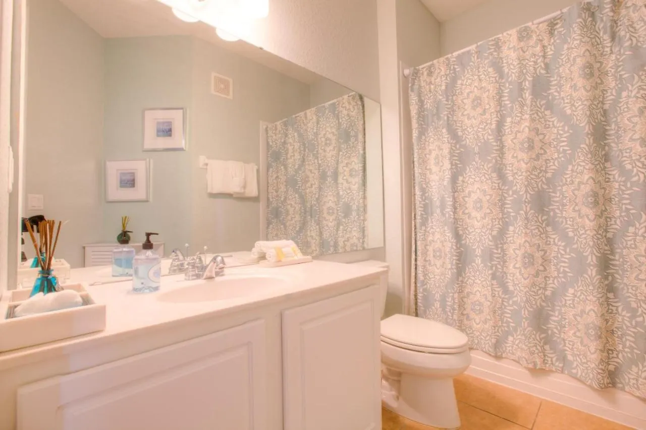 Stunning Lakeview Wprivate Balcony Apartament
