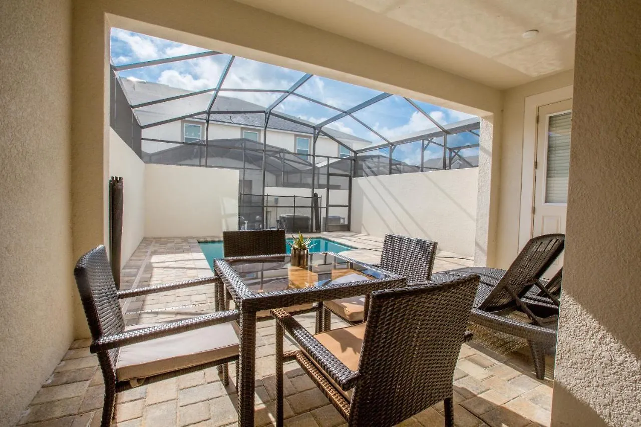 Beautiful Furnished Townhome W Private Pool Сasa de vacaciones
