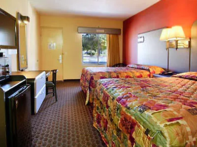 Super 8 By Wyndham Kissimmee/maingate/orlando Area Celebration
