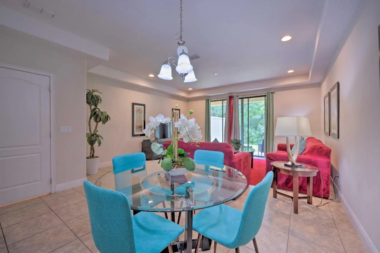 Davenport With Yard, Near Golf And Shopping!