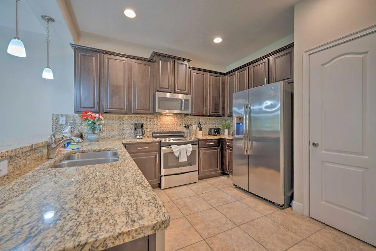 Davenport With Yard, Near Golf And Shopping! קיסימי