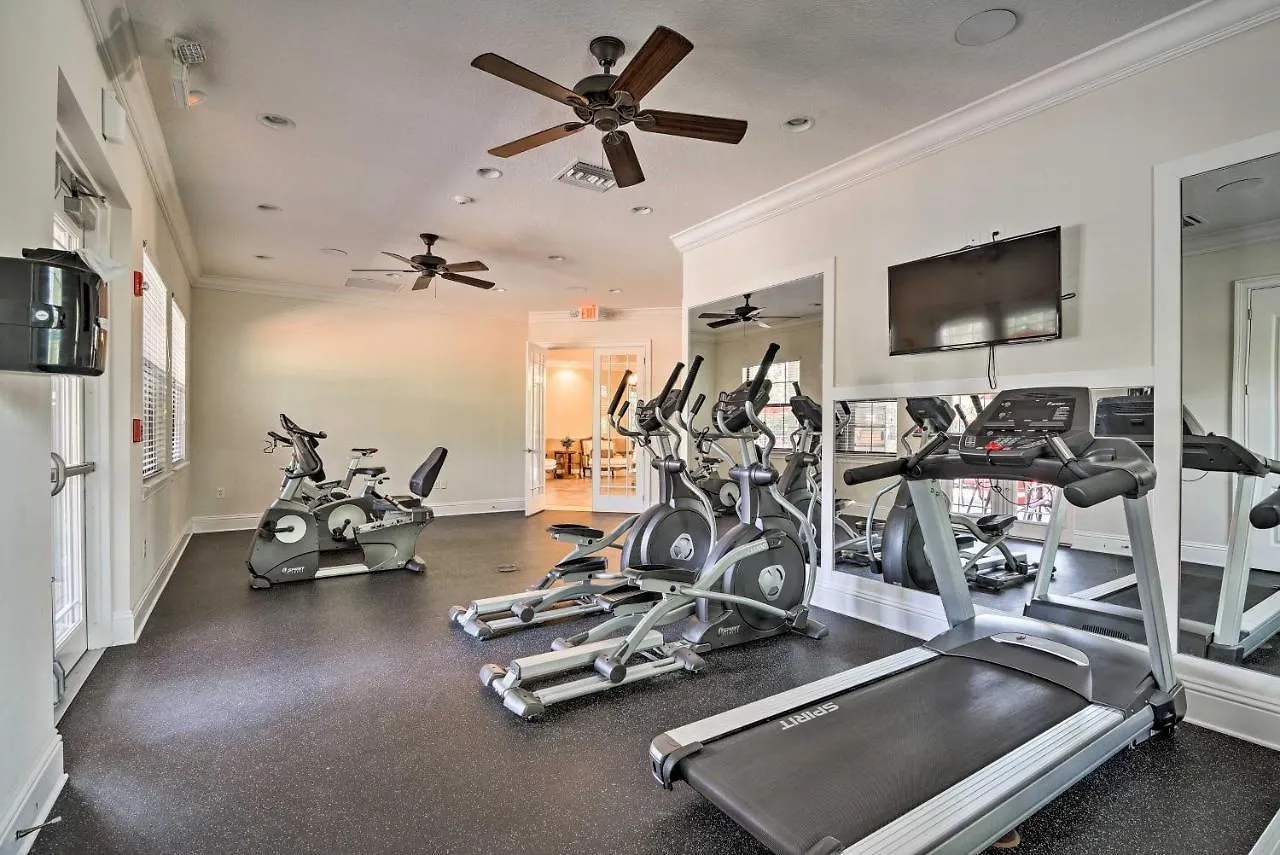 Davenport With Yard, Near Golf And Shopping! *