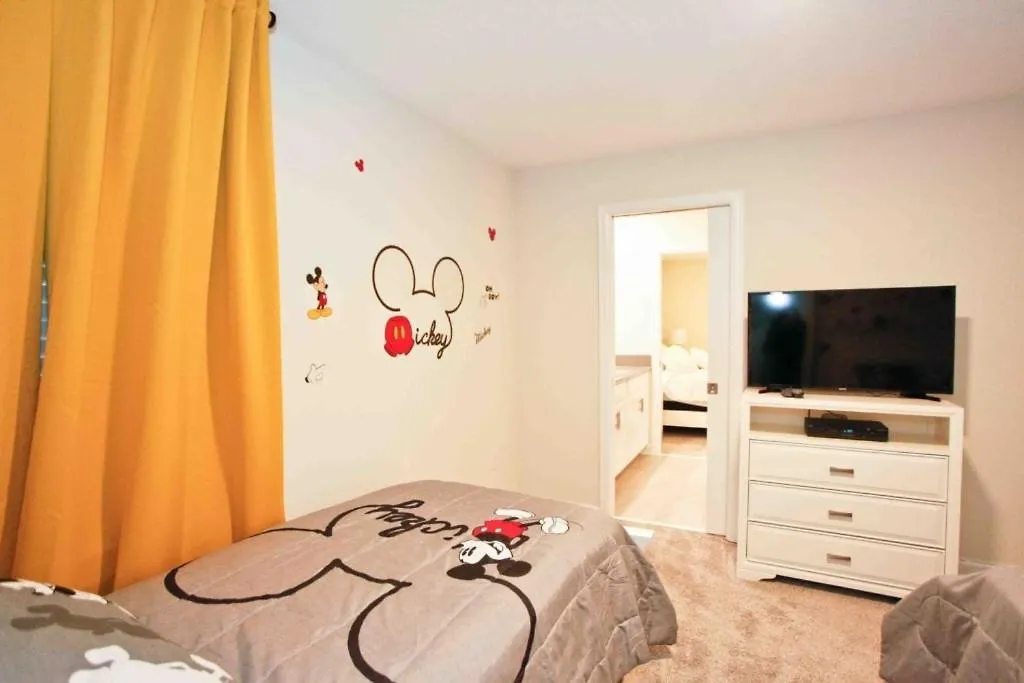 Storey 7 Bedroom With Extra Large Bedrooms! *