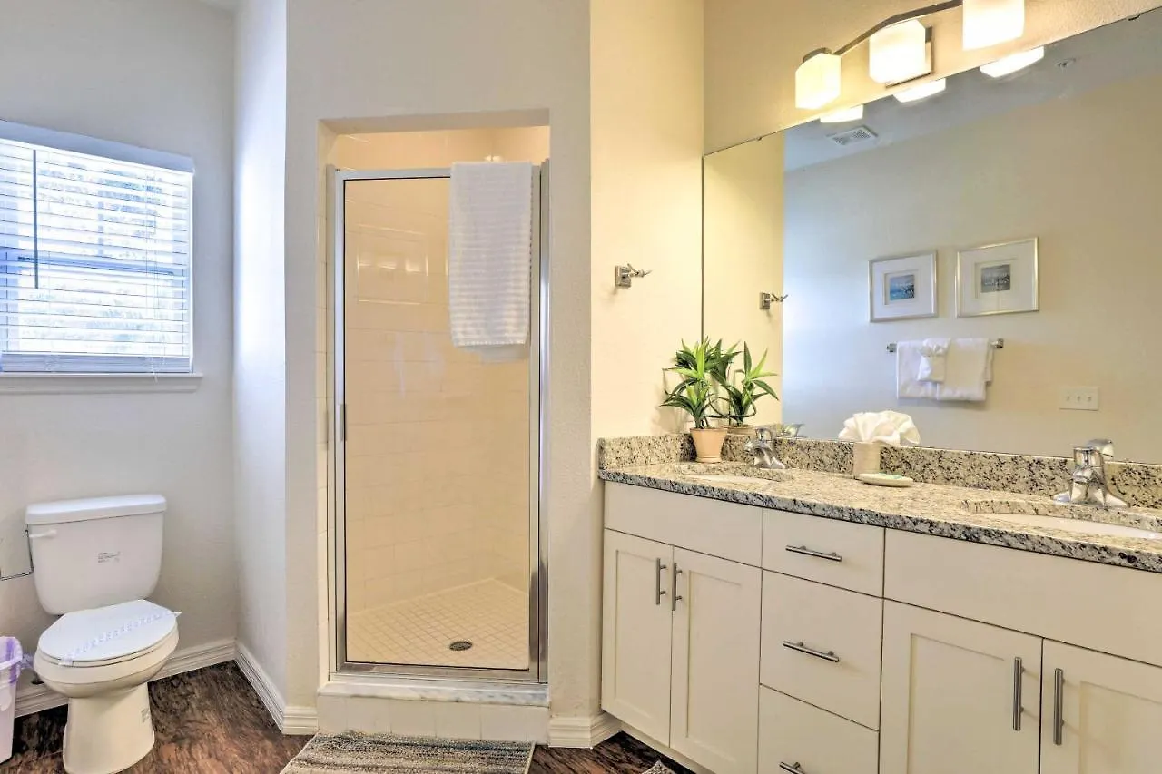 Сasa de vacaciones Lucaya Village Townhome With Pool, 6 Mi To Disney! Kissimmee